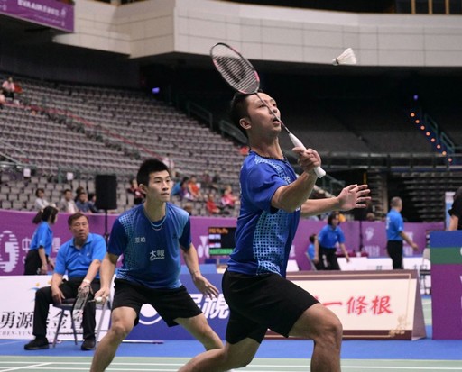 虽然两人并 虽然两人并