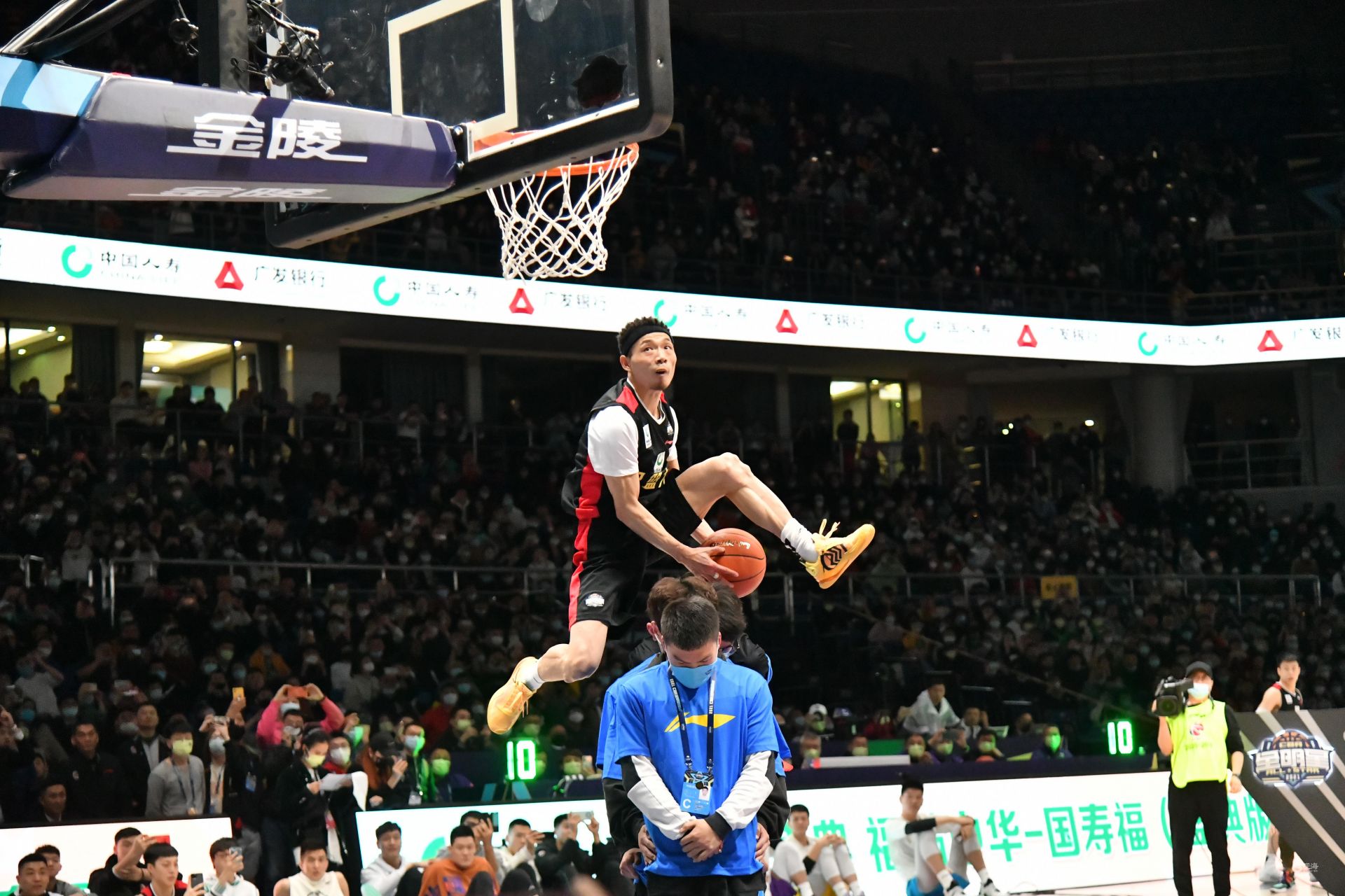 相差甚远 相差甚远